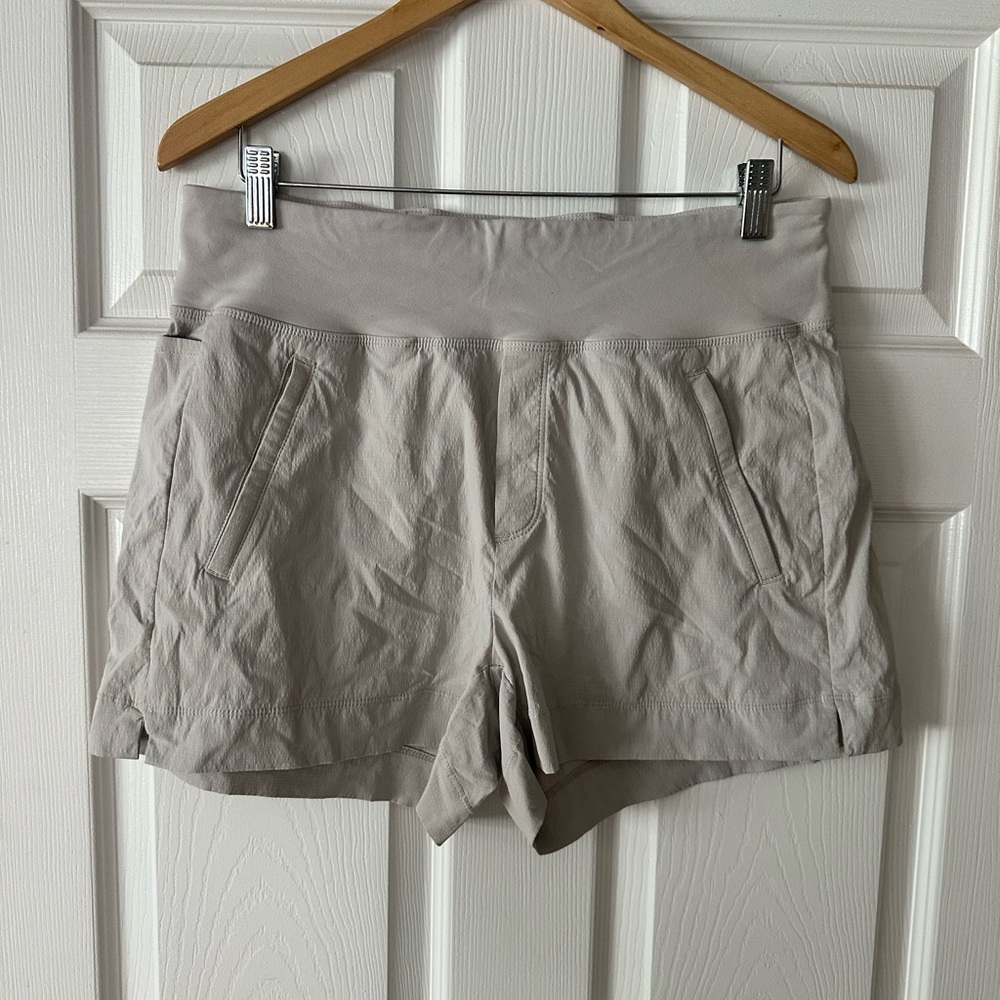 Athleta Trekkie North Short Size